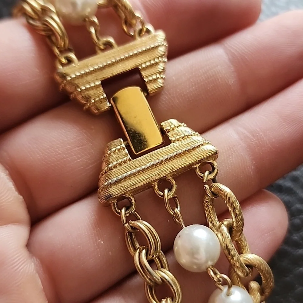 VTG Napier bracelet - Picture 5 of 7